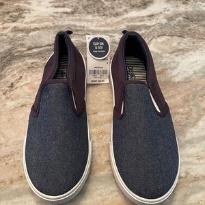 Boys Oshkosh B’gosh slip on sneakers